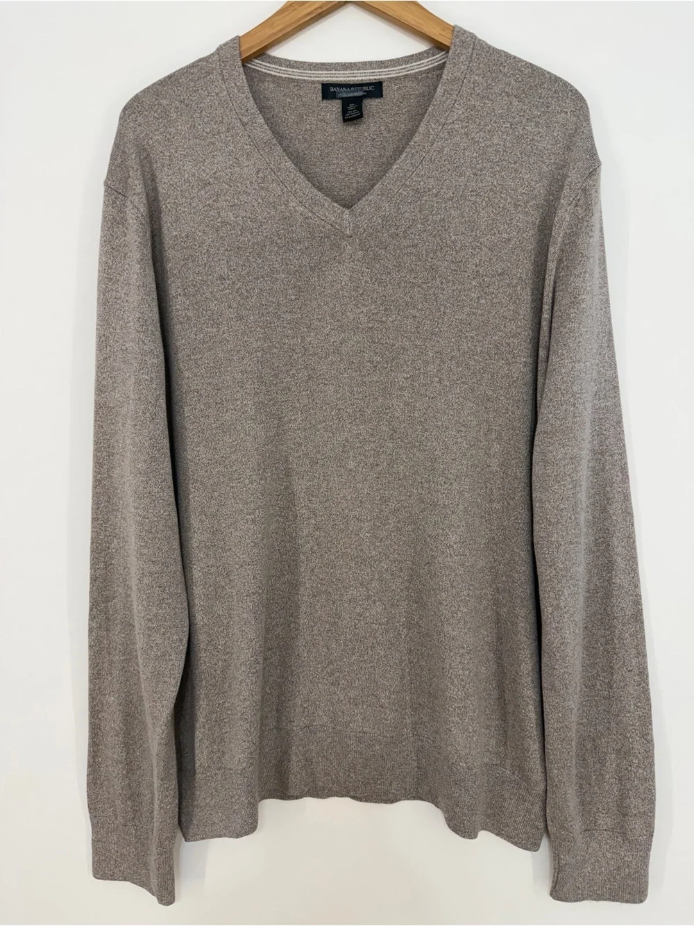 Banana Republic Luxury Blend Men’s V-Neck Sweater Heather Taupe Size XL
